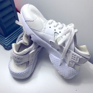 White Nike Hauraches-Sz 5 Youth